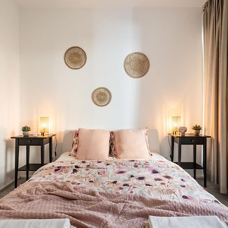 Home Of Serenity - 2 Bdr, Free Parking And Terrace Budapest Exterior photo