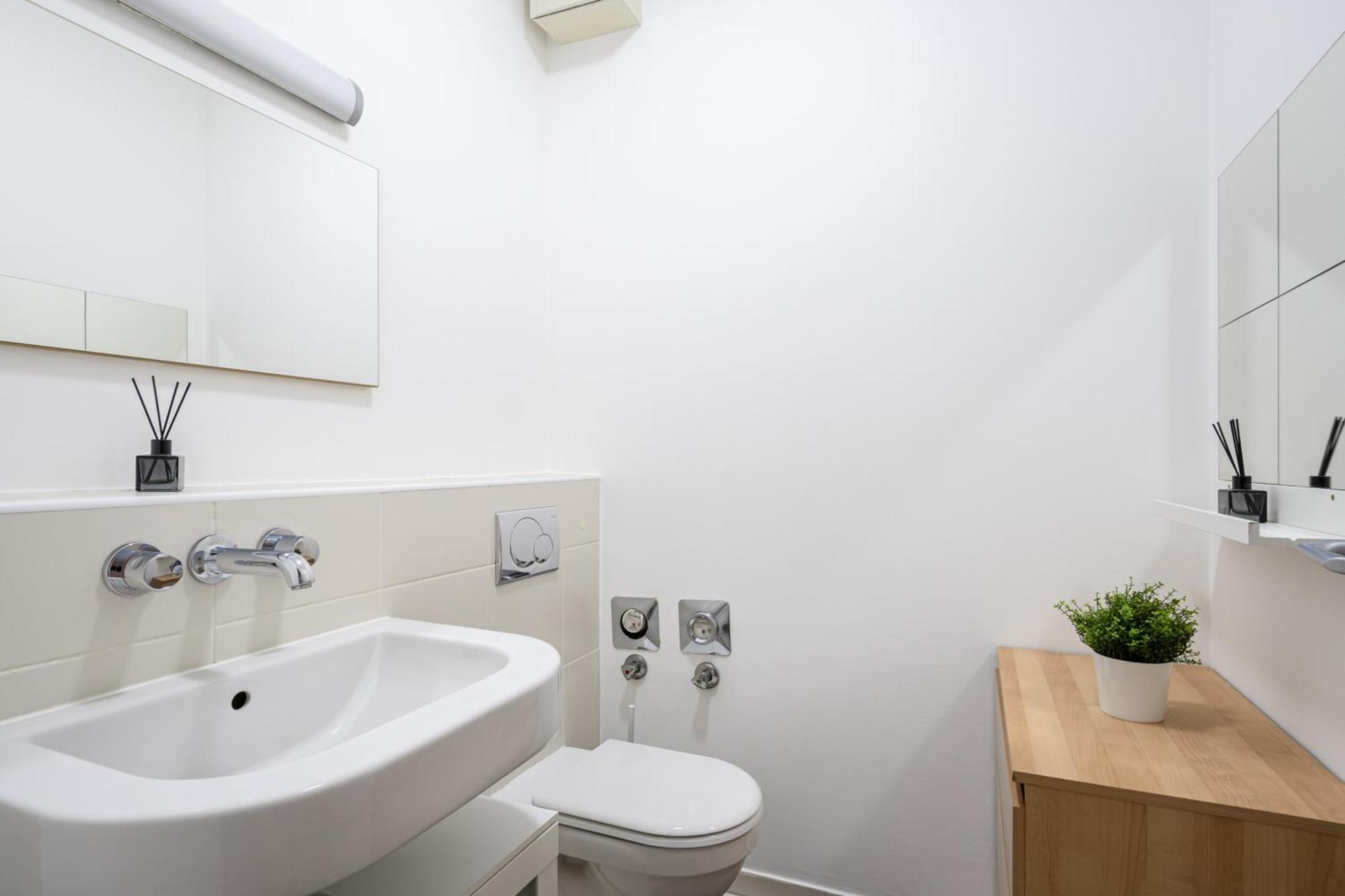Home Of Serenity - 2 Bdr, Free Parking And Terrace Budapest Exterior photo