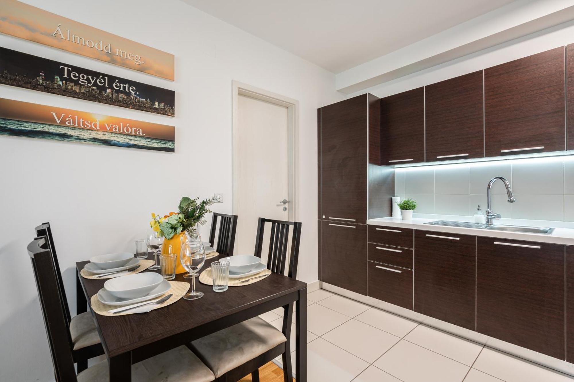Home Of Serenity - 2 Bdr, Free Parking And Terrace Budapest Exterior photo