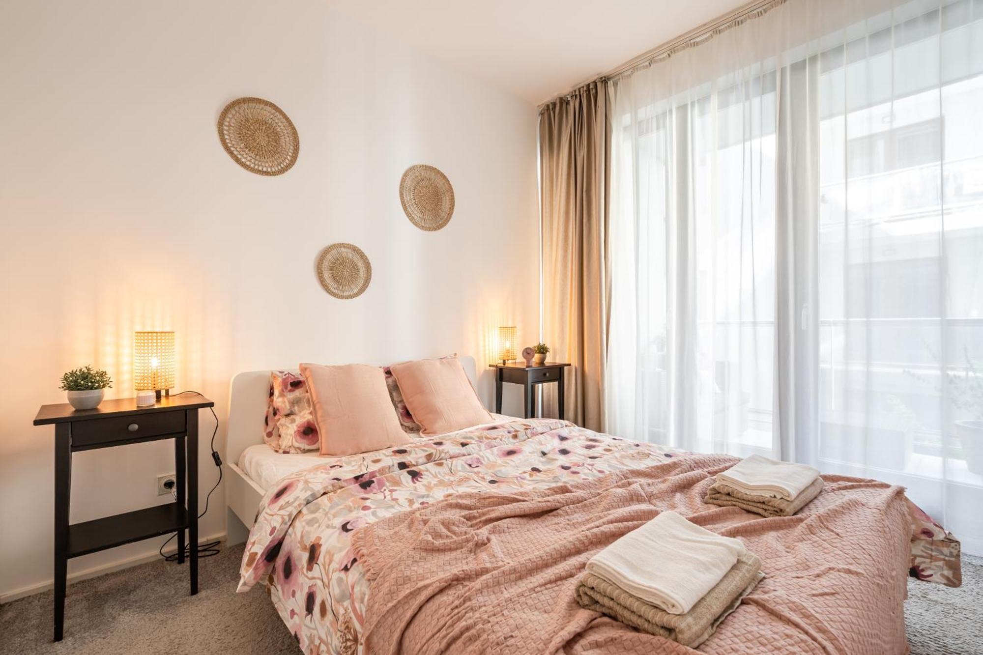 Home Of Serenity - 2 Bdr, Free Parking And Terrace Budapest Exterior photo
