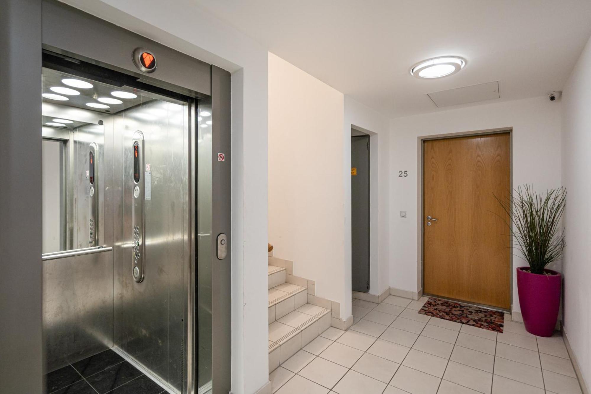 Home Of Serenity - 2 Bdr, Free Parking And Terrace Budapest Exterior photo