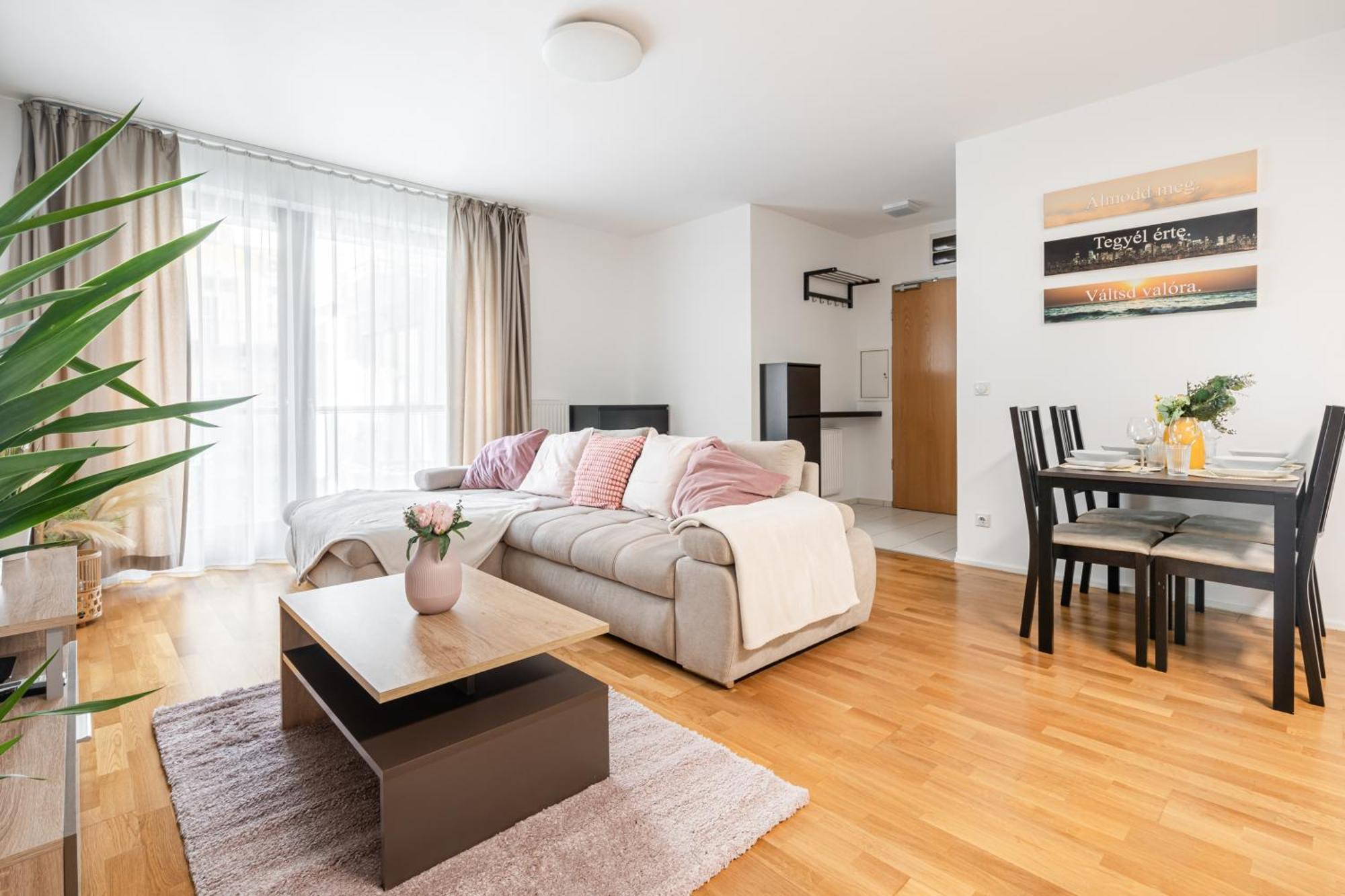 Home Of Serenity - 2 Bdr, Free Parking And Terrace Budapest Exterior photo